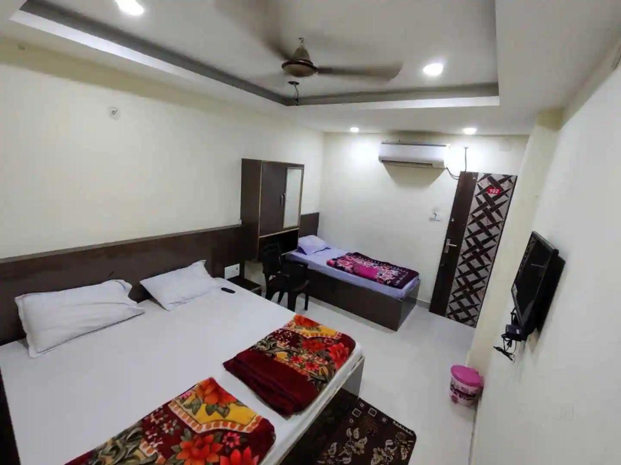 Hotel Swastik Guest House Varanasi - Perfect Location And Comfortable Room Exterior foto