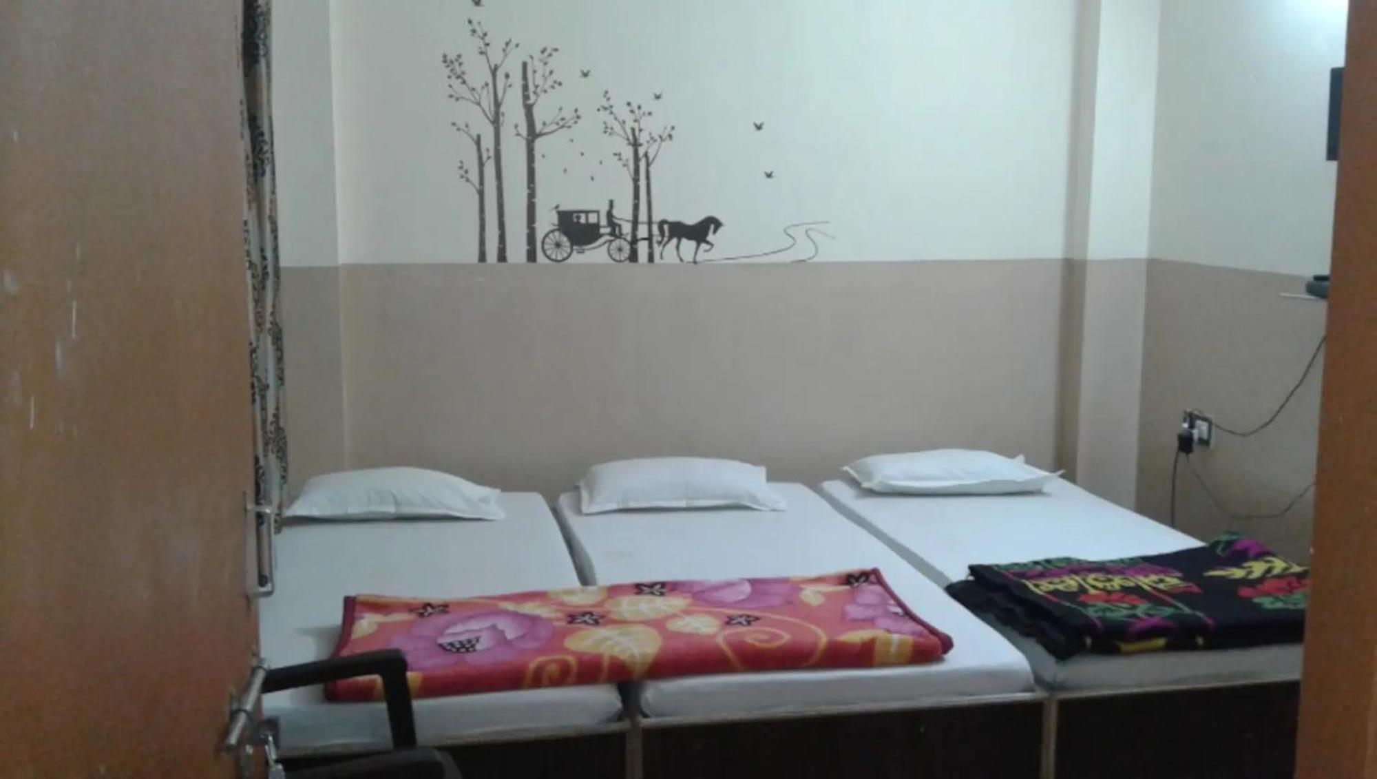 Hotel Swastik Guest House Varanasi - Perfect Location And Comfortable Room Exterior foto