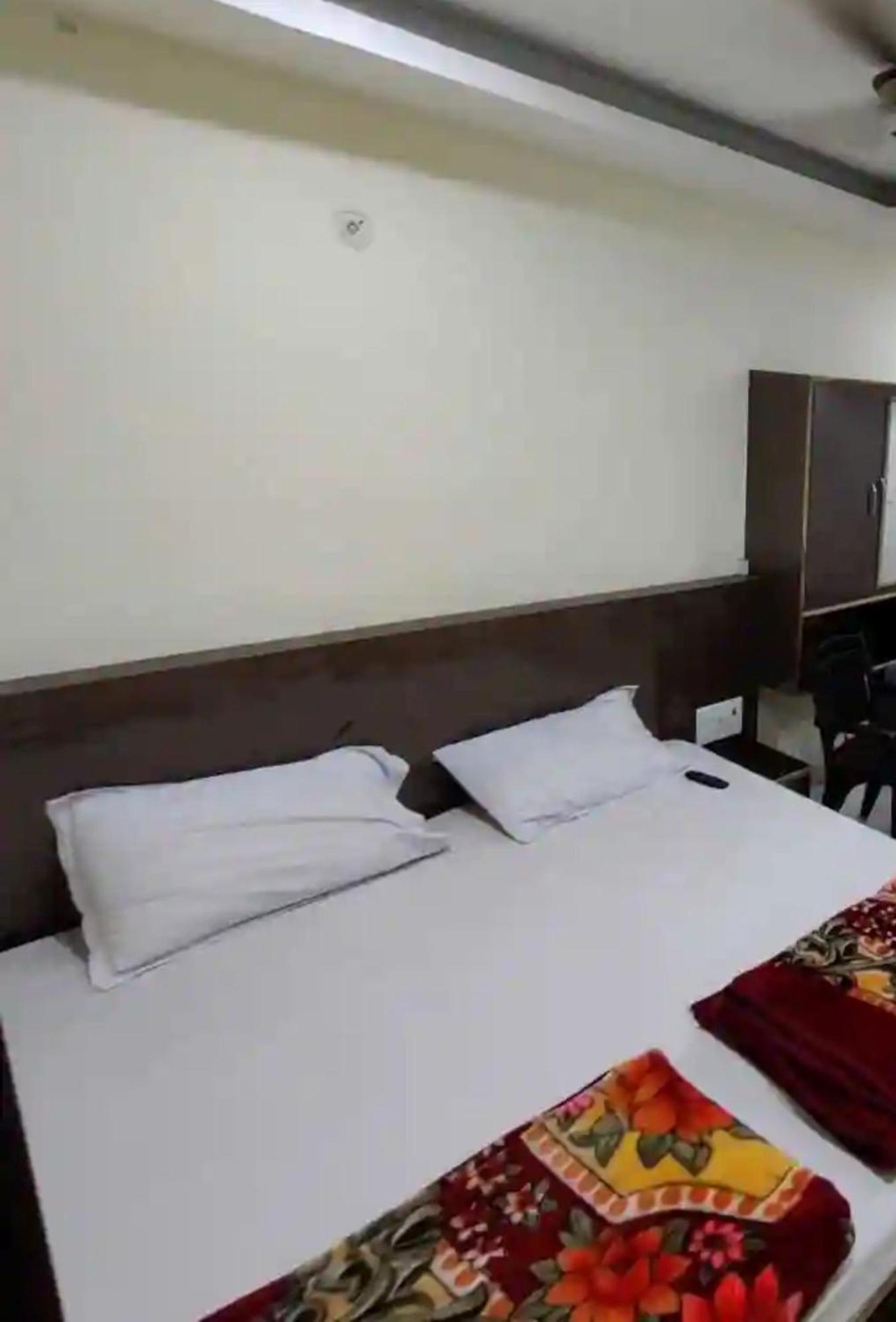Hotel Swastik Guest House Varanasi - Perfect Location And Comfortable Room Exterior foto